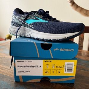 BNIB Brooks Women’s Adrenaline GTS 19 Shoes, Navy/Aqua/Tan, Size 9.